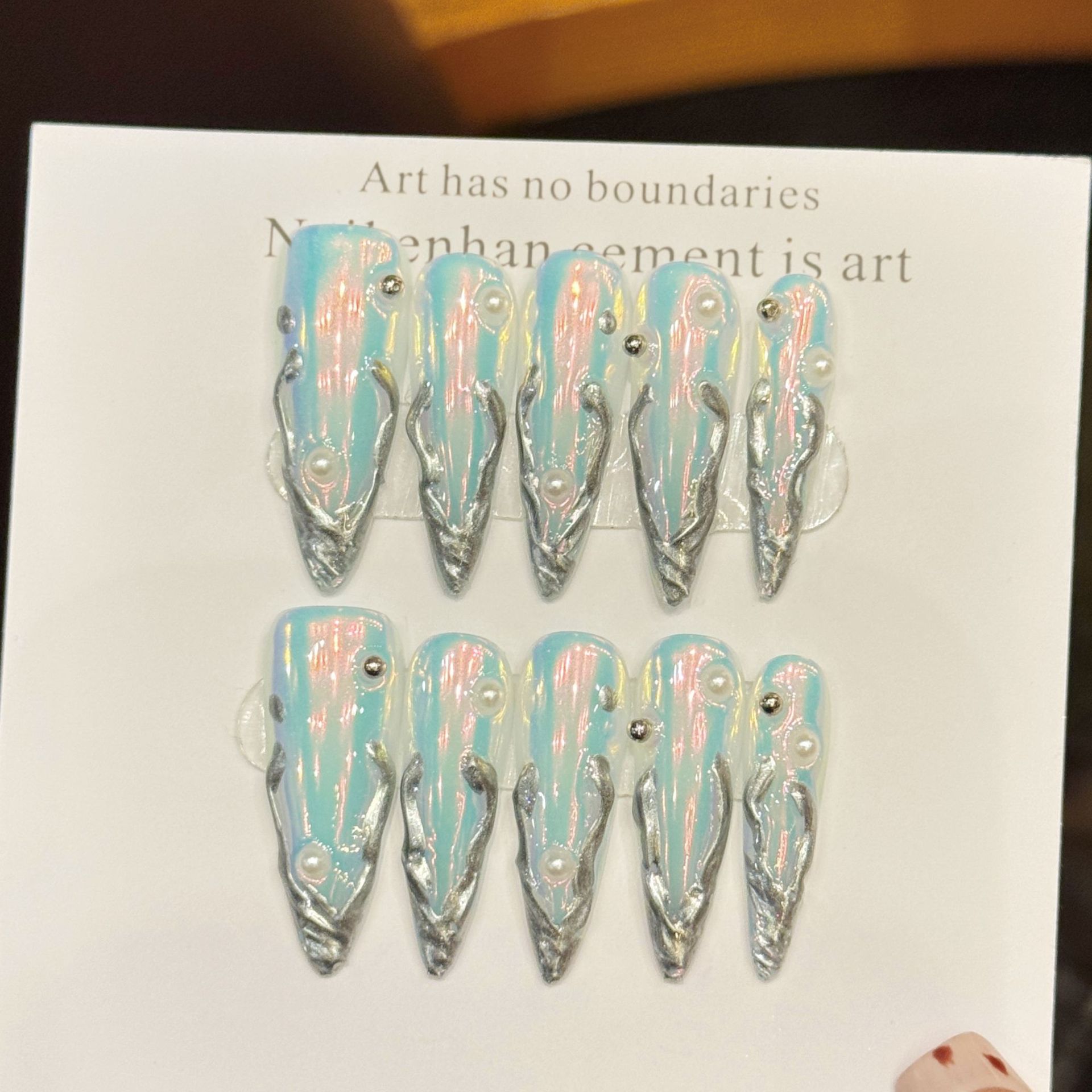 Nail Art Press On - 10개 실버 오로라 롱 스틸레토 가짜
